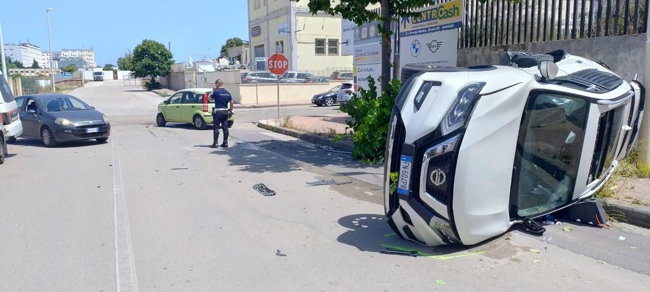 Sassari, un suv si ribalta a Predda Niedda: due persone ferite