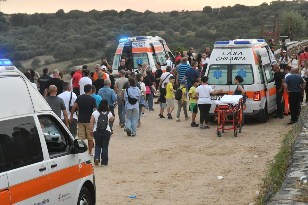 Grande paura all’Ardia di Sedilo: undici cadute