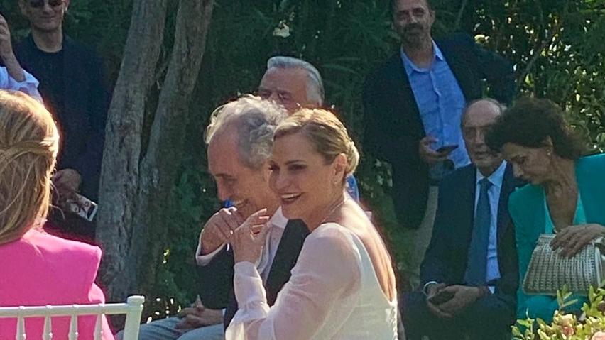 Fiori d'arancio per Simona Ventura: a Rimini le nozze con Giovanni Terzi celebrate da Stefano Bonaccini