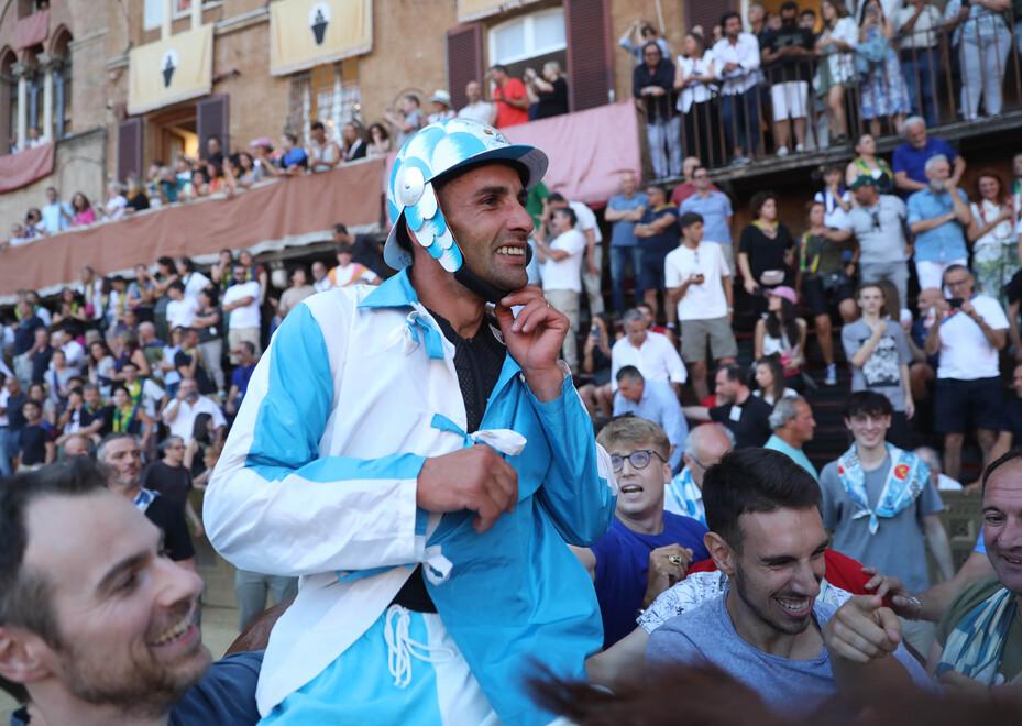 Carlo Sanna "Brigante" re di Siena: «Il mio giorno da star» 