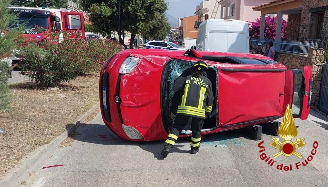Olbia, scontro tra due auto: in ospedale una donna ferita