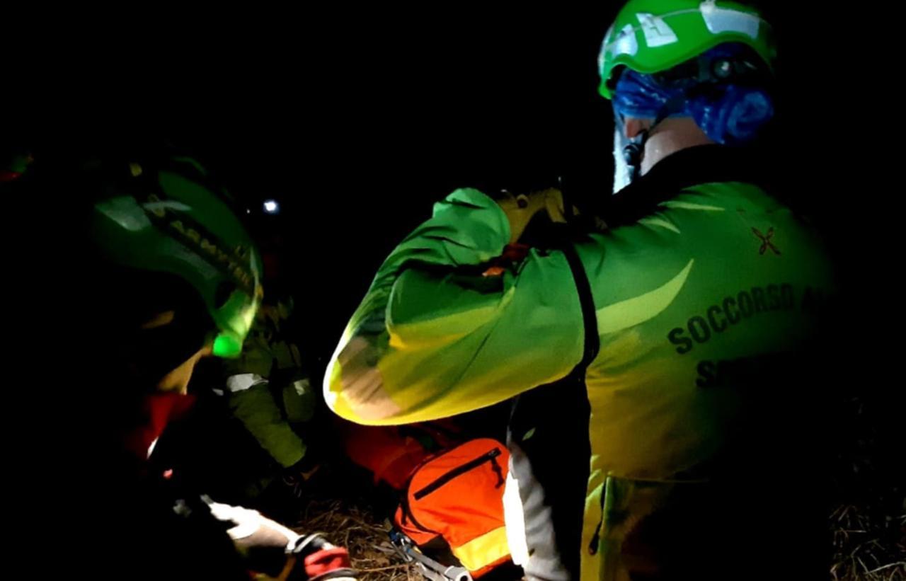 Montecreto, escursionista precipita per 40 metri nel dirupo