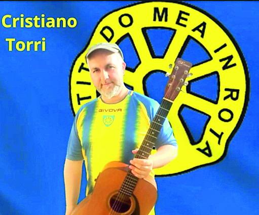 
	Cristiano Torri canta la canzone &ldquo;Cara Carrarese&rdquo;

