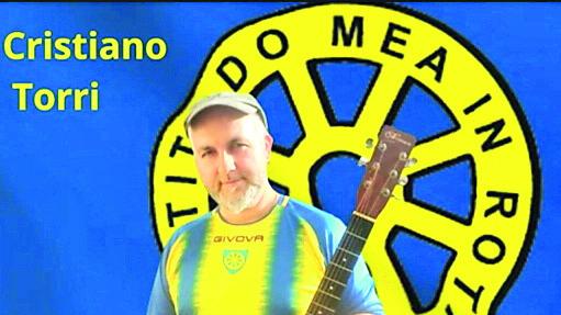 Cristiano Torri canta la canzone “Cara Carrarese”