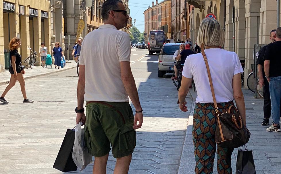 Cominciano i saldi: a Reggio Emilia non c’è il pienone ma i negozi lavorano