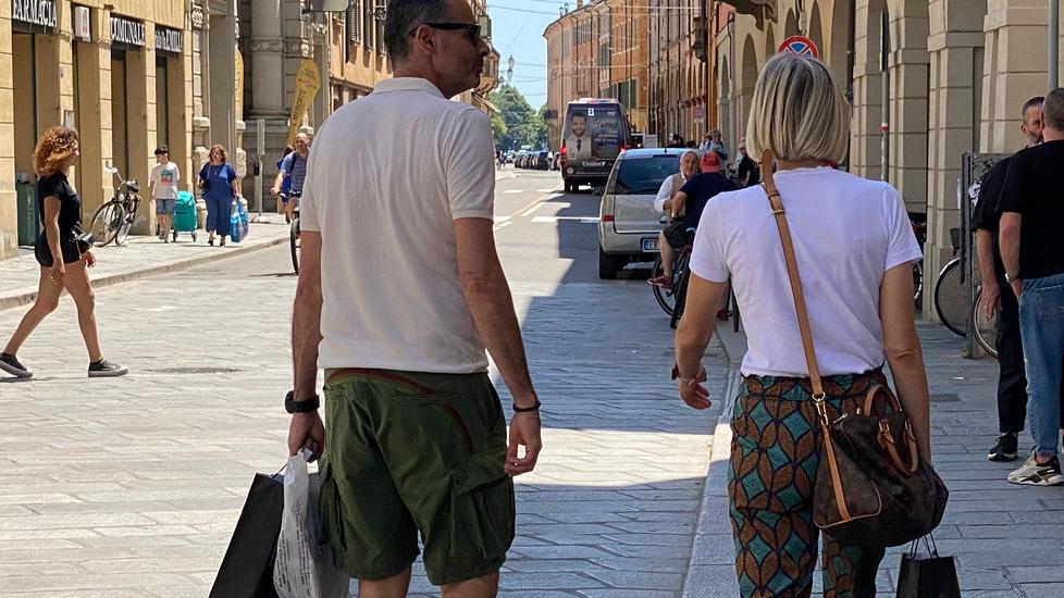 Cominciano i saldi: a Reggio Emilia non c’è il pienone ma i negozi lavorano