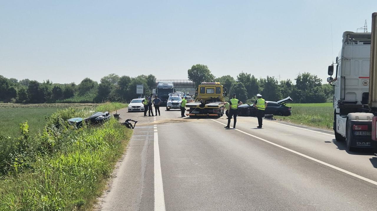 Fiorano, schianto frontale tra due auto di grossa cilindrata: tre persone ferite