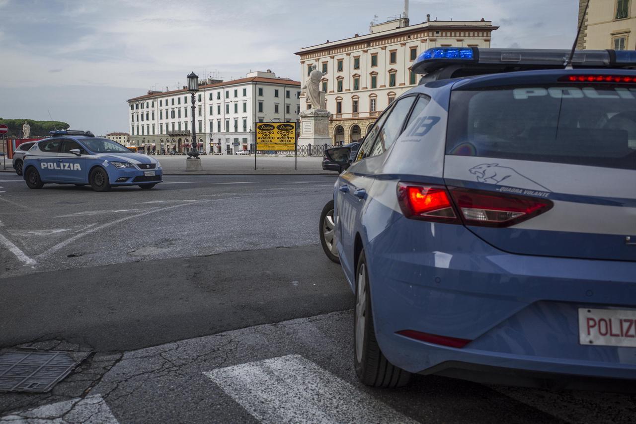 
	Controlli della polizia in via Buontalenti (foto d'archivio)

