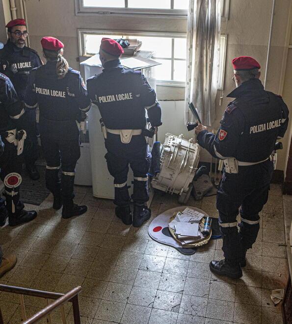 «Entro ora, poi firmo il contratto». Così da cinque anni occupa una casa a Livorno