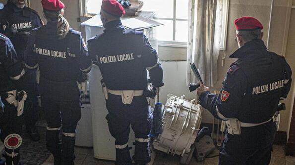 «Entro ora, poi firmo il contratto». Così da cinque anni occupa una casa a Livorno