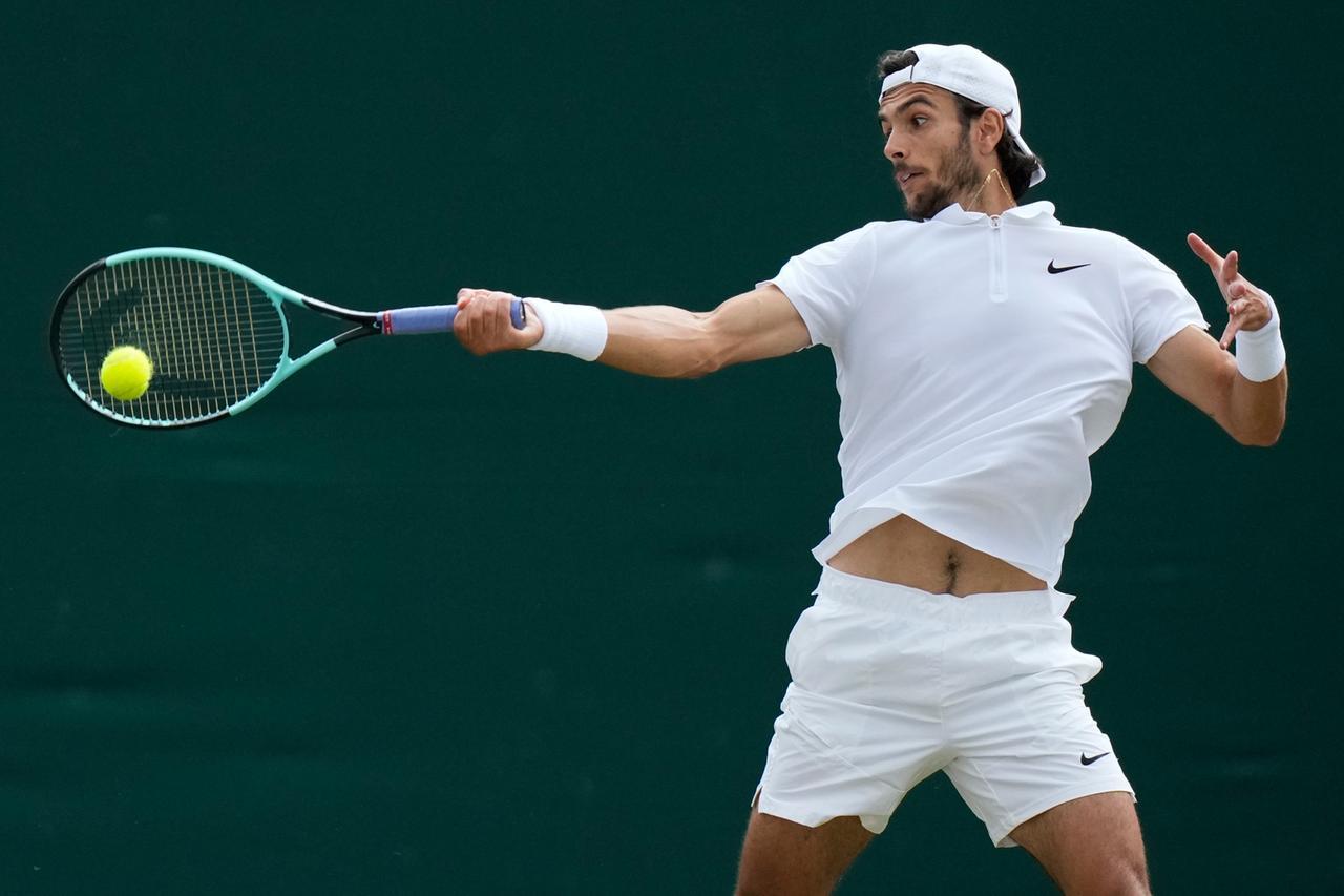 Musetti ai quarti di Wimbledon, battuto Perricard. È tris di azzurri sull’erba di Londra