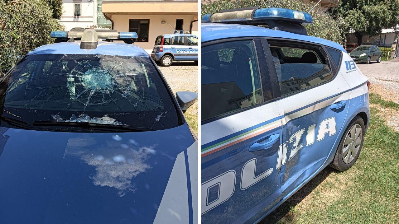 
	I danni all'auto della polizia

