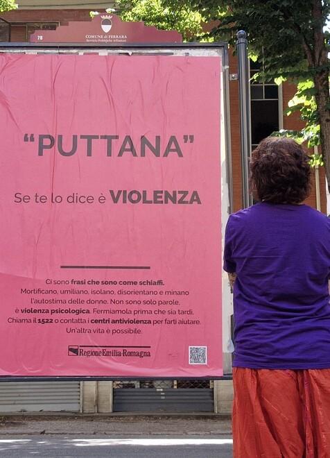 Ferrara, Ilaria Cucchi e il cartello "Puttana": «La destra fa polemica ma è l’offesa che mi è stata rivolta»