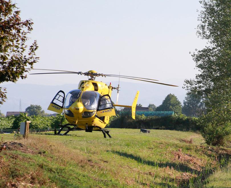 Camposanto, lavora sul tetto e cade. Terribile volo di sei metri<br type="_moz" />
