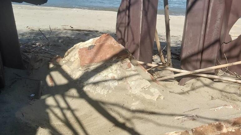 Il cippo nascosto sotto la spiaggia