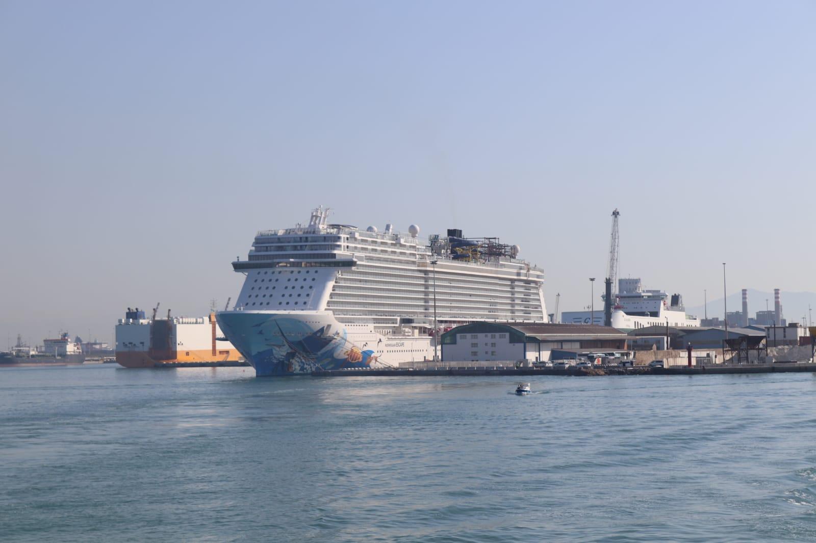 Una nave da crociera in porto (foto d'archivio)