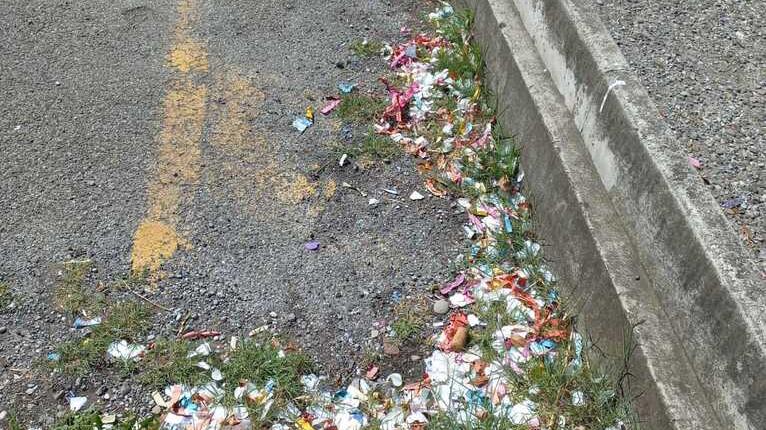 A Reggio Emilia crociata contro i coriandoli a scuola: «Non è il modo di festeggiare la maturità»