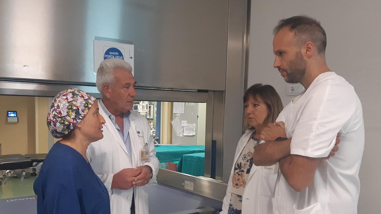 L'equipe dell'ospedale di Pistoia al lavoro
