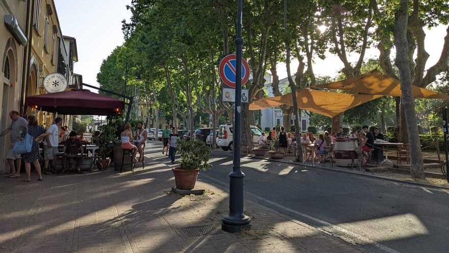 L'esterno del locale a Vada