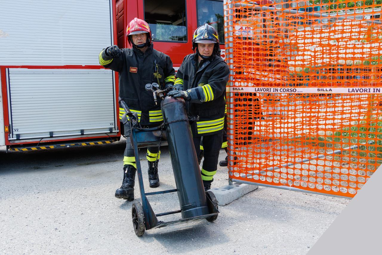 Bombola di acetilene a fuoco all’Iti di Ferrara, arrivano i pompieri