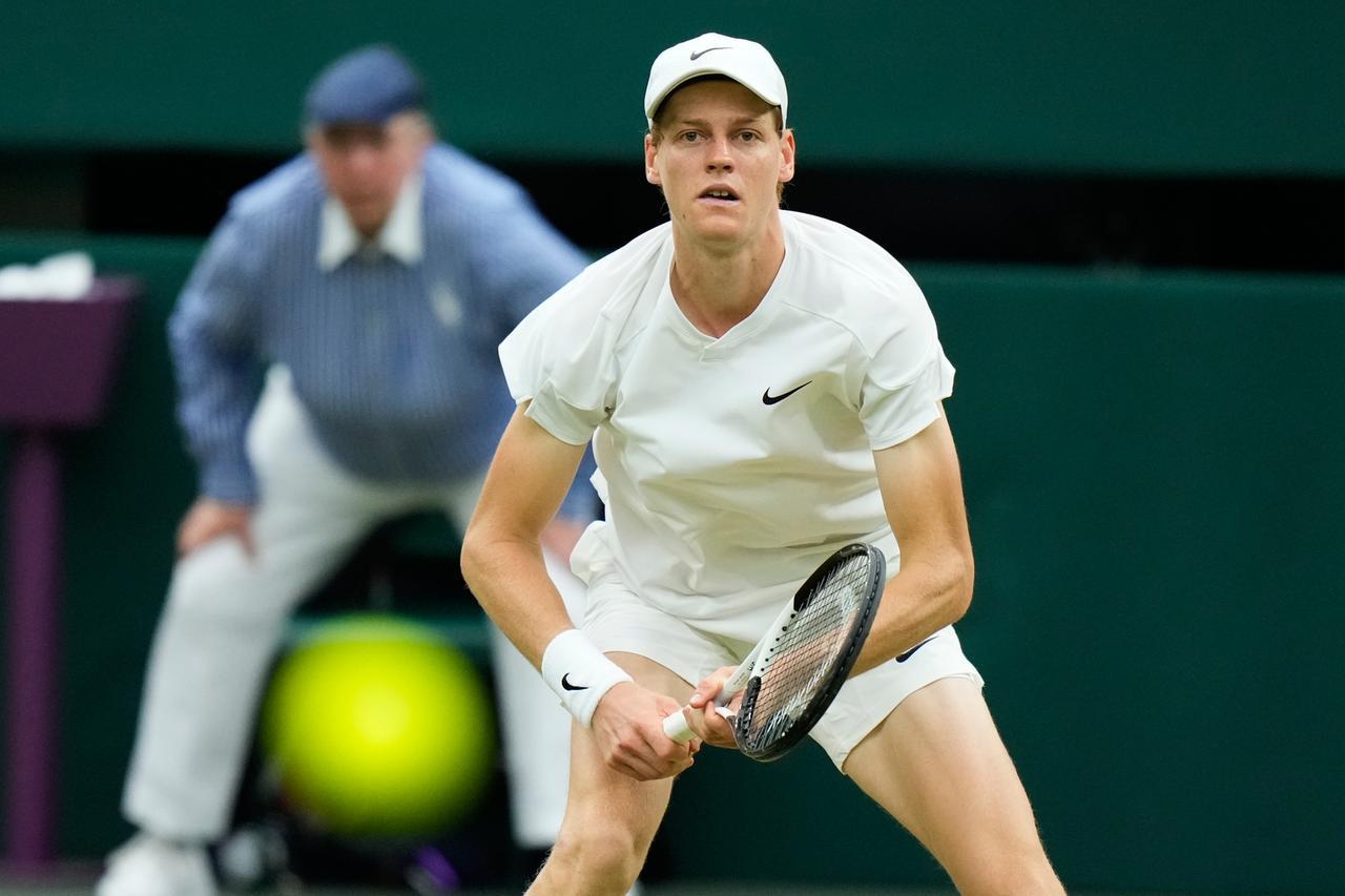 Malore per Sinner a Wimbledon, poi la sconfitta con Medvedev: cosa è successo nel match