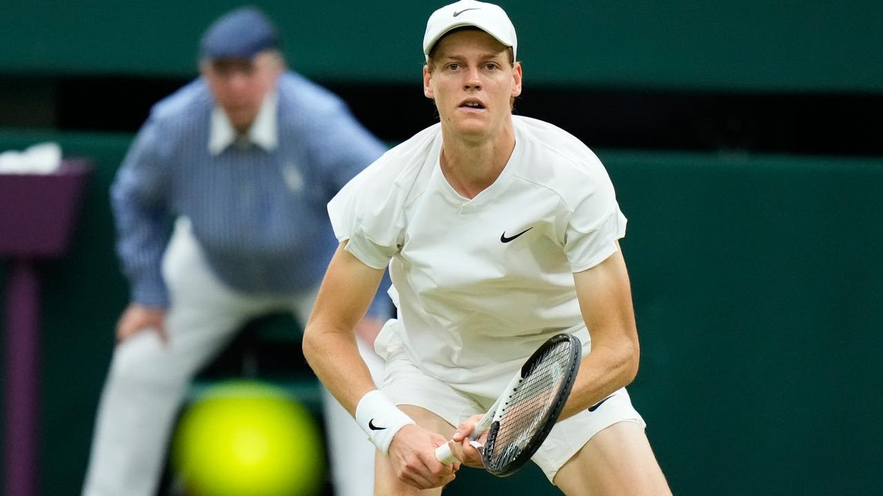 Malore per Sinner a Wimbledon, poi la sconfitta con Medvedev: cosa è successo nel match