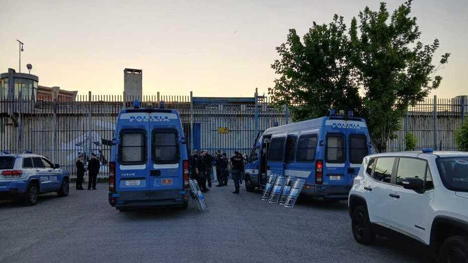 Sollicciano, ancora caos in carcere: tre poliziotti aggrediti da un detenuto<br type="_moz" />
