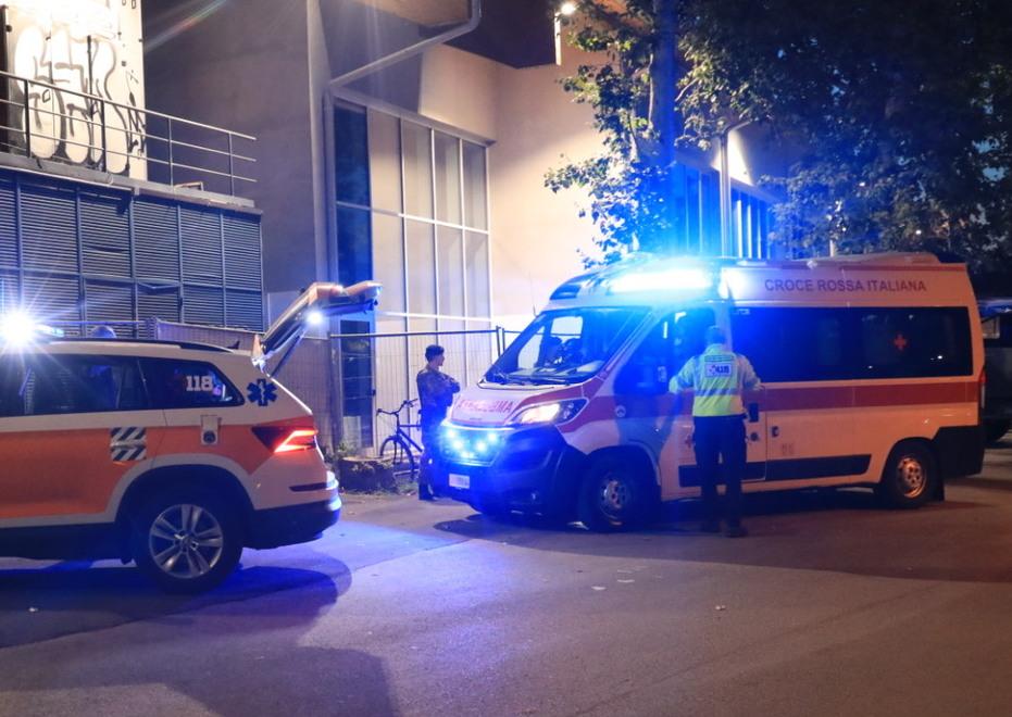 Modena, senzatetto accoltellato al Novi Sad: trovato a terra con numerose ferite