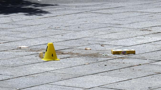 Omicidio ad Arzana, il corpo sotto il sole in attesa del medico legale