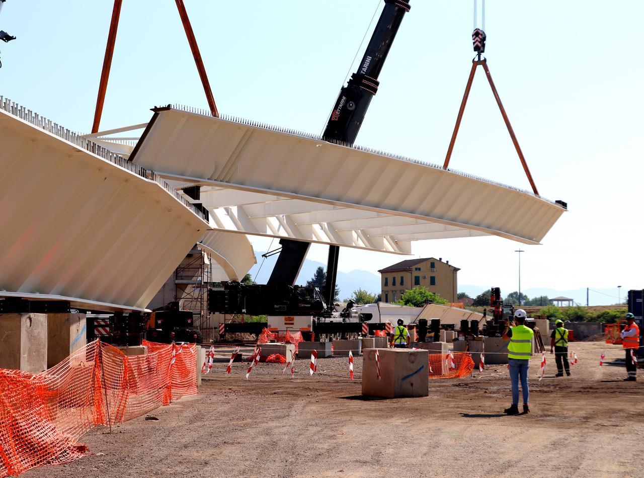 Lucca, prende forma il nuovo ponte sul Serchio