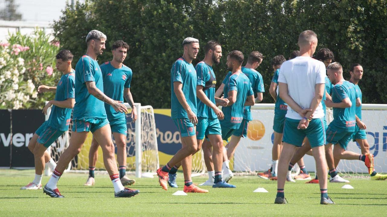 Il primo allenamento del nuovo mister Davide Nicola ad Asseminello<em> (foto Mario Rosas)</em>