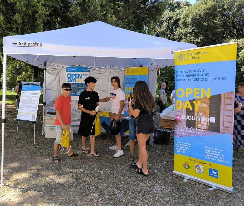 Livorno, a Villa Letizia fra i neo-diplomati: «La logistica? È il nostro domani»<br>
