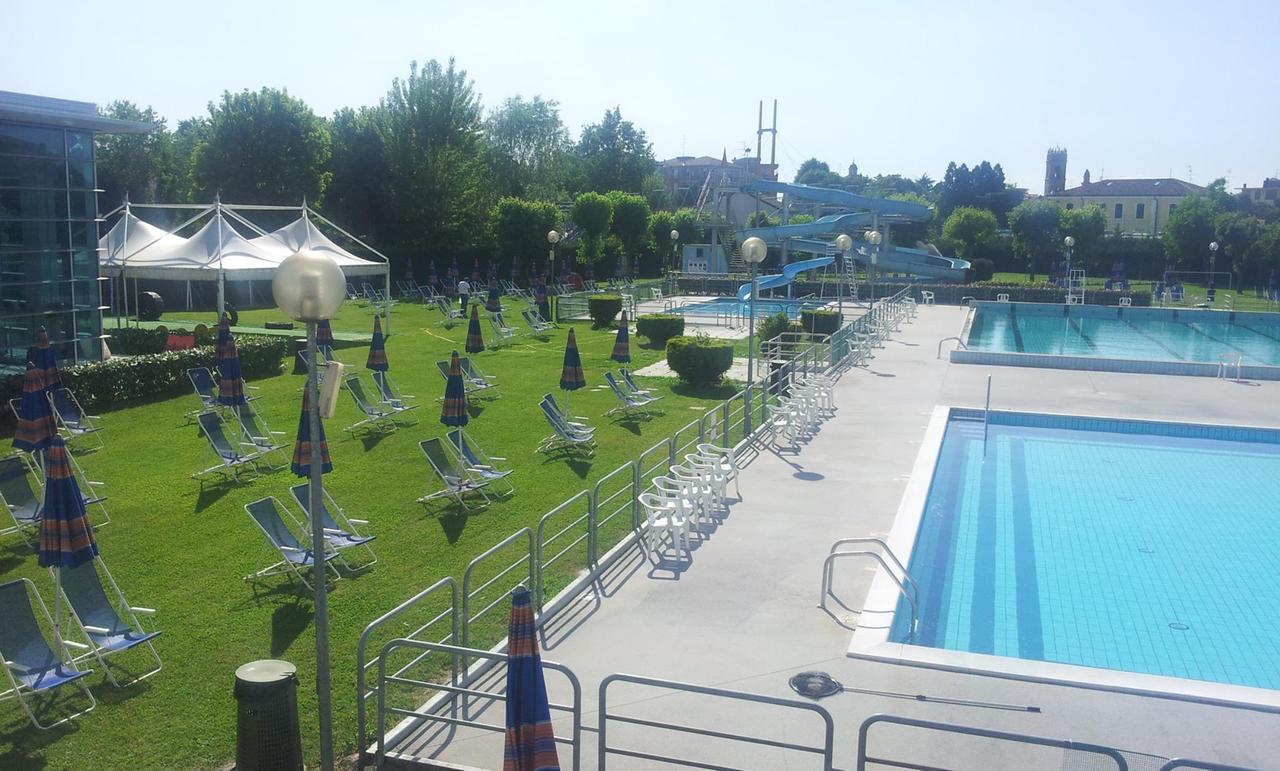 Malore in piscina a Guastalla, sempre molto grave la tredicenne ricoverata a Parma