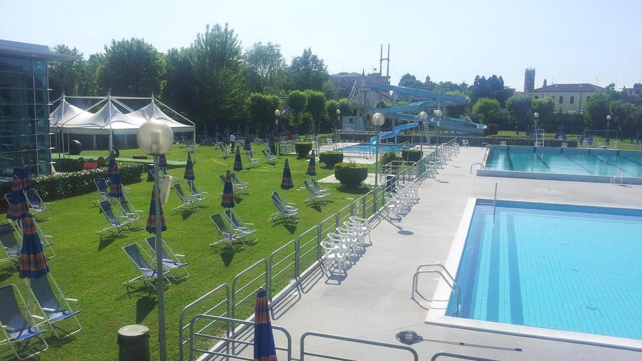 Malore in piscina a Guastalla, sempre molto grave la tredicenne ricoverata a Parma