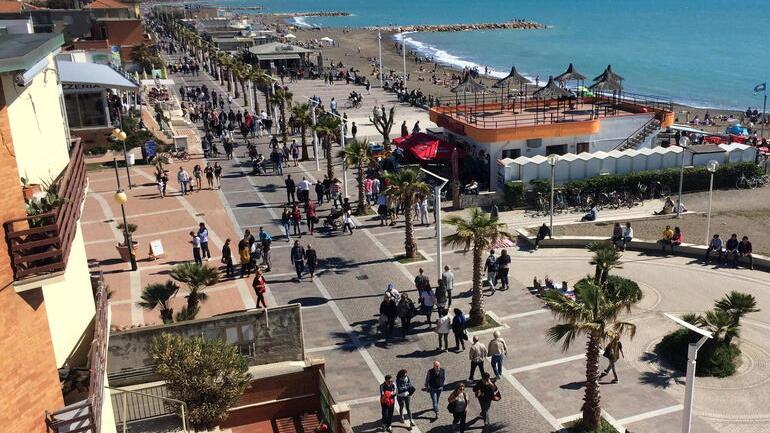 Cecina, per il turismo il mare non basta più. Le ricette degli albergatori per attirare turisti