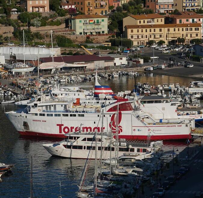 Elba, caos traghetti e turisti bloccati: scatta lo sciopero di domenica, ecco perché Toremar non viaggerà