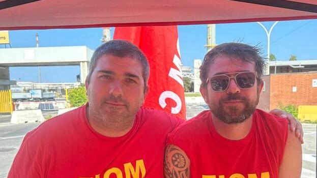Sciopero degli operai Sms a Livorno, il grido dei fratelli Gaetano: «In lotta per le nostre famiglie»