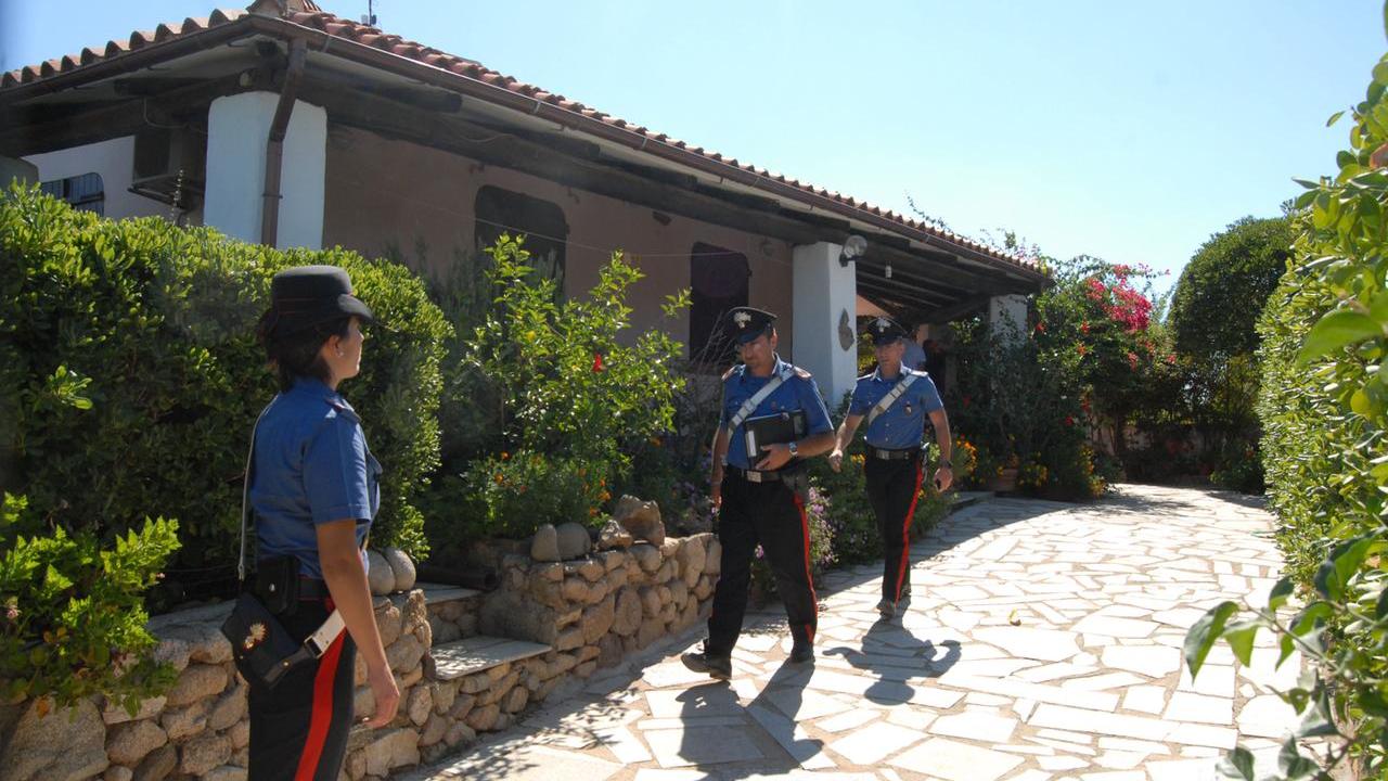 OLBIA I carabinieri nella villa della gallerista, al Lido del Sole, subito d opo la rapina