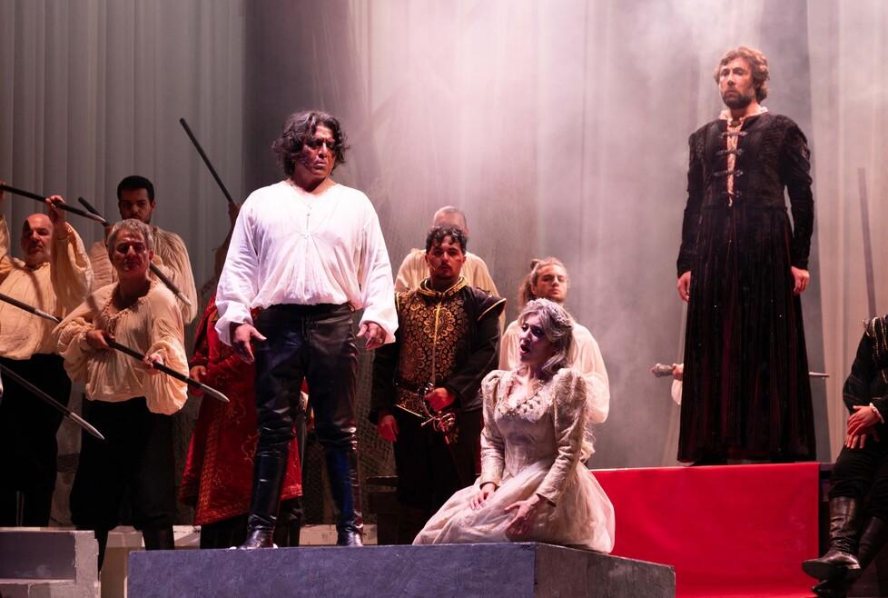 Sassari, folla per la prova generale in costume: torna la lirica in piazza d’Italia