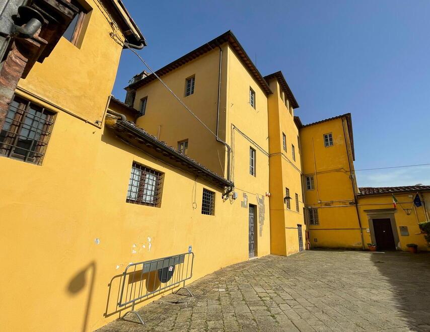 
	La sede storica del liceo Lorenzini (foto Nucci)

