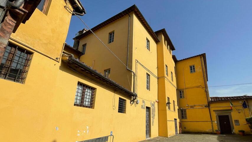 La sede storica del liceo Lorenzini (foto Nucci)