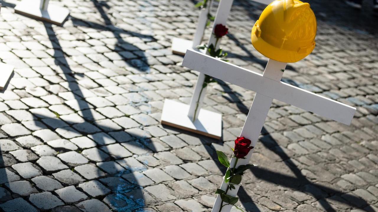 Una manifestazione per le vittime sul lavoro 
