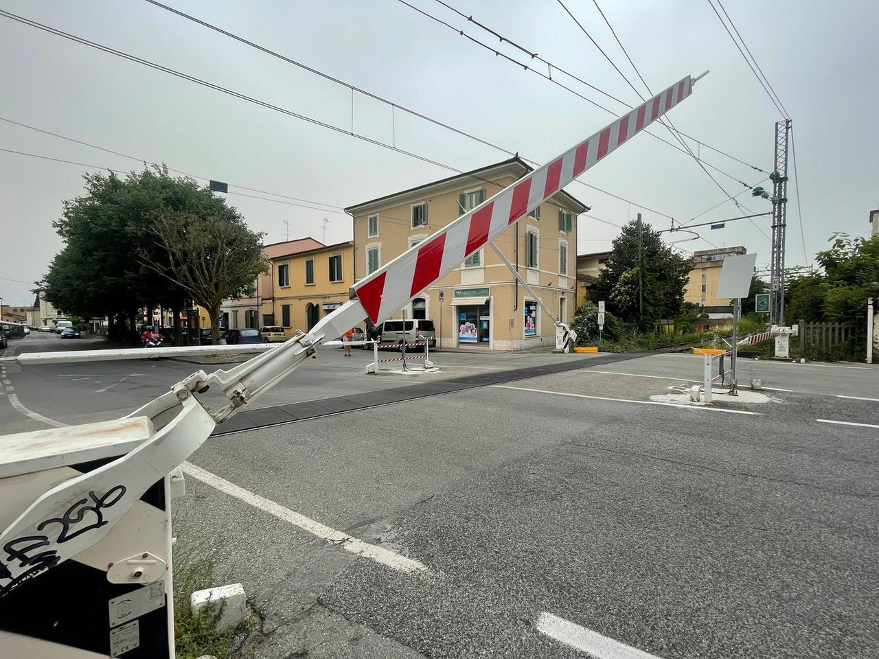 
	Il passaggio a livello di via Tripoli (foto Nucci/Innocenti)

