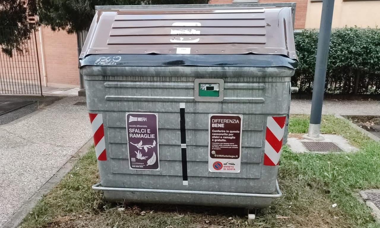 Ferrara, i cassonetti degli sfalci si apriranno senza tessera