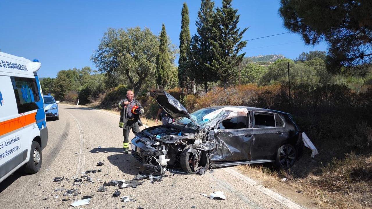 Priatu, scontro frontale a “Li Feruli” tra un’auto e un autoarticolato: un ferito