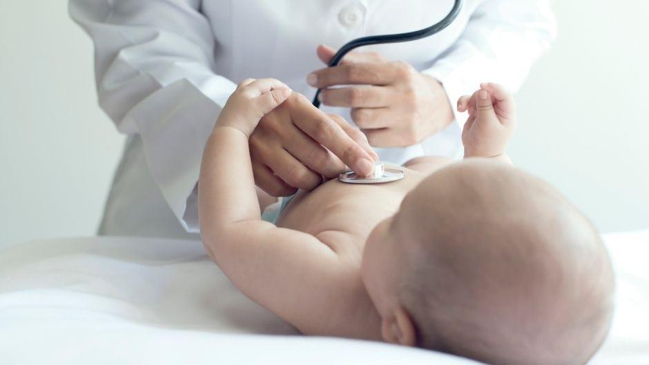 Oristano, bimbi senza pediatra. La Asl: “200 posti disponibili”