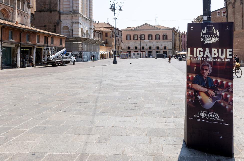 Ferrara, i bar promuovono i concerti in piazza: «Qualche vendita in più»