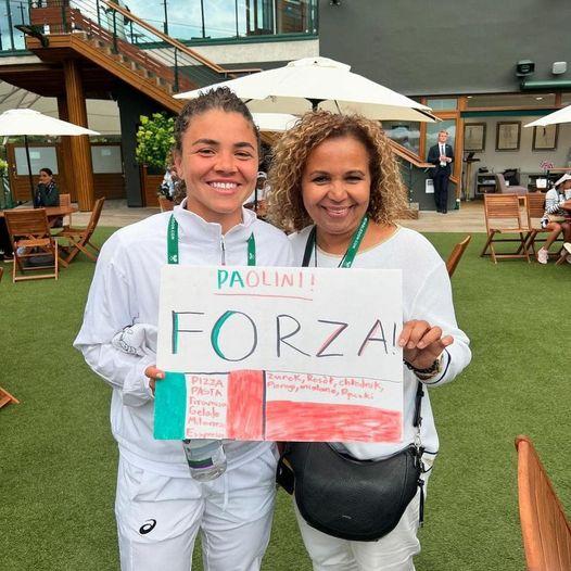 
	Jasmine con la madre

