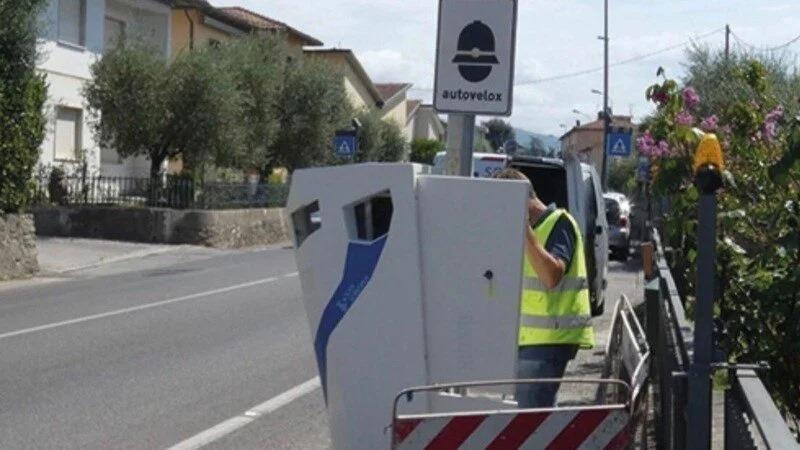 Uno degli autovelox di via Montalese