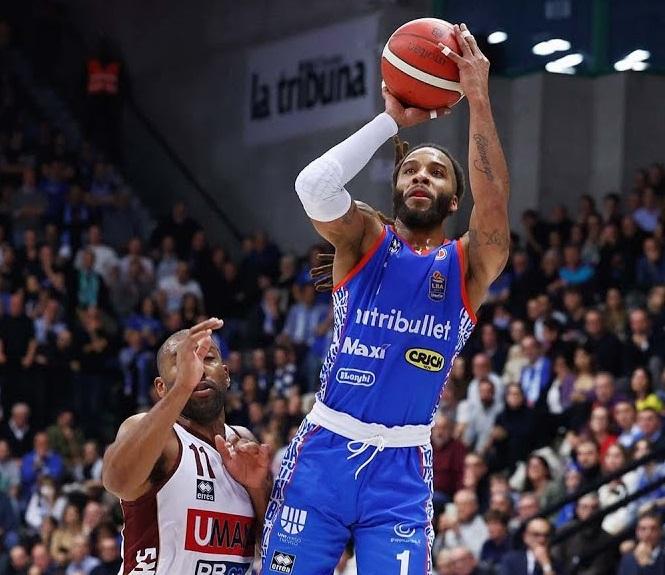Adrian Gerard Banks, guardia di 1,91 classe 1986
